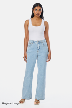 Signature Straight Leg Jeans - Light Blue Wash