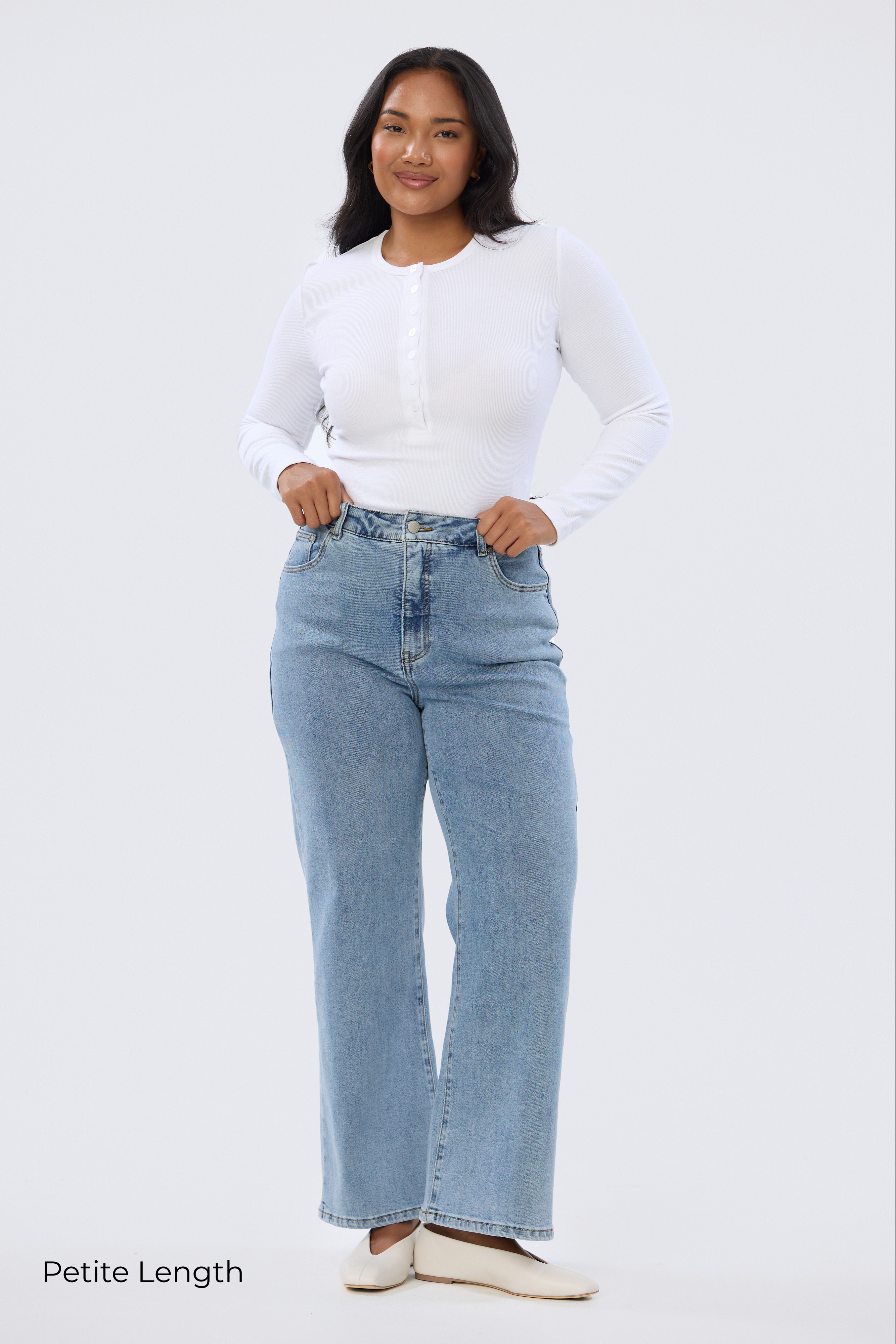 Signature Straight Leg Jeans - Mid Blue Wash