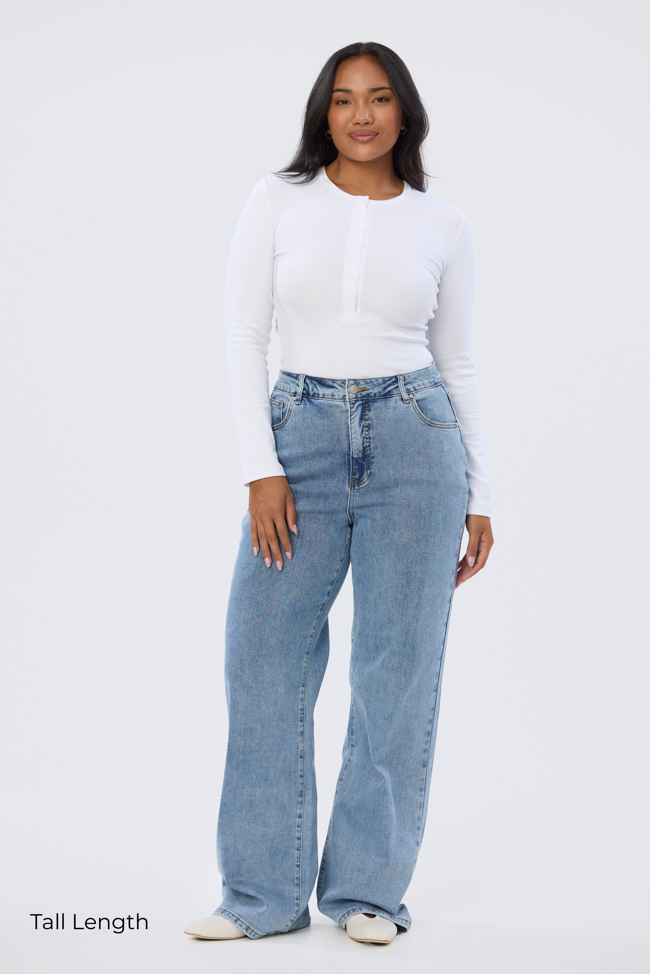 Signature Straight Leg Jeans - Mid Blue Wash