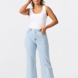 Signature Straight Leg Jeans - Light Blue Wash