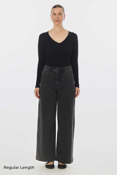 Signature Wide Leg Jeans - Black Wash